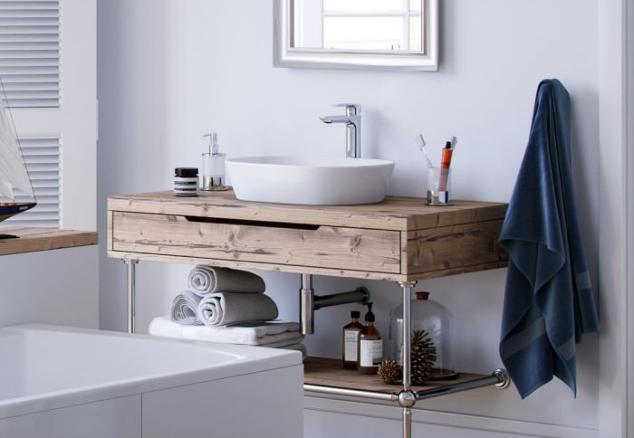 Aranżacja łazienki z użyciem dozownika na mydło w płynie oraz kubka z serii Kobo firmy Excellent.