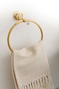 Wieszak na ręcznik w kolorze złotym, ozdobiony kryształkiem Swarovskiego, Ibisco Crystal RG1118ZŁ Giulini Giovanni.